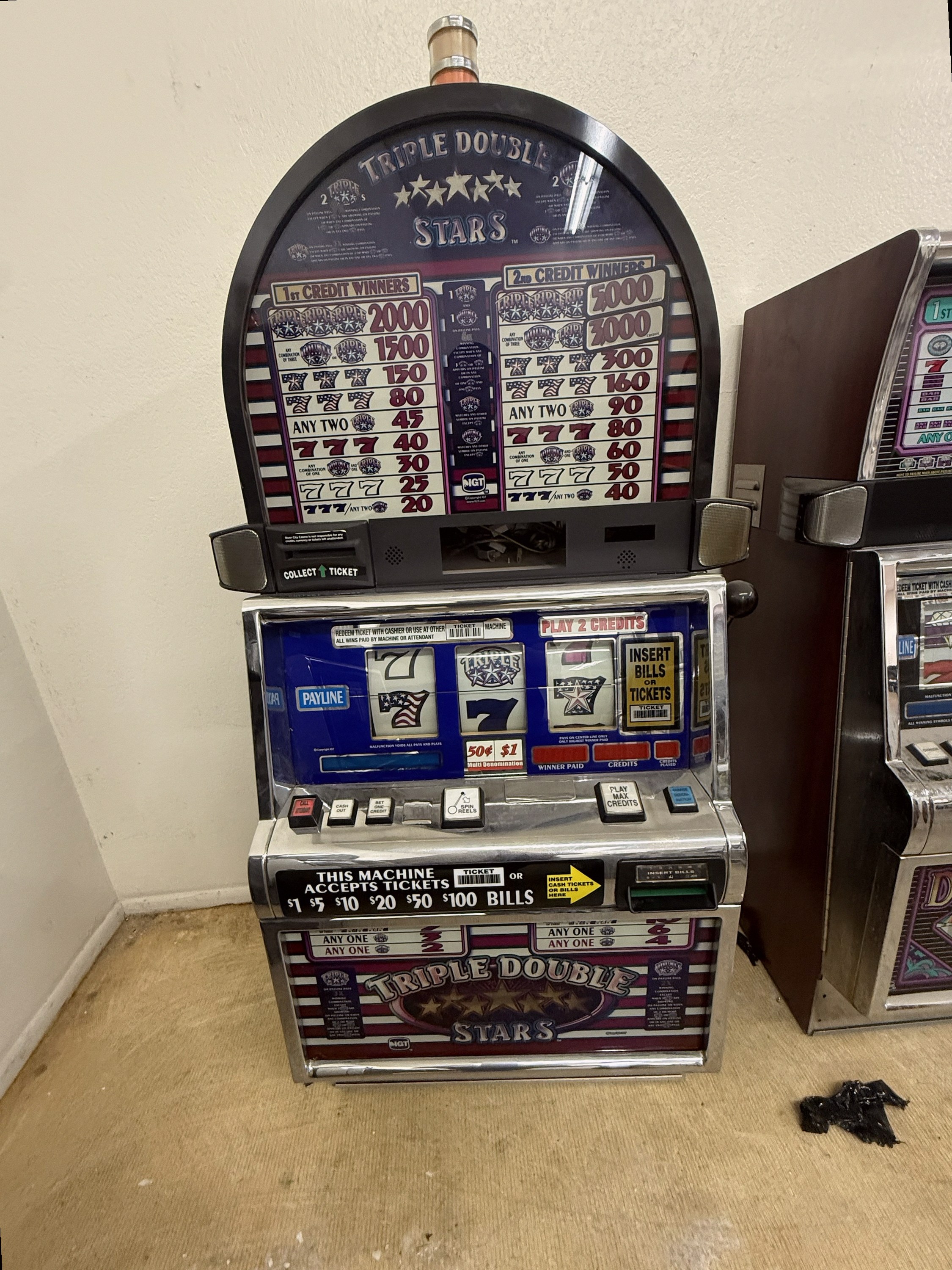 IGT S2000 Triple Double Stars 3-Reel Spinner